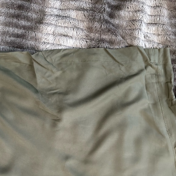 Green H&M mid length flowing dress - Picture 3 of 4